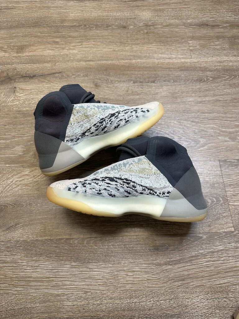 Preowned Yeezy QNTM Size 5.5