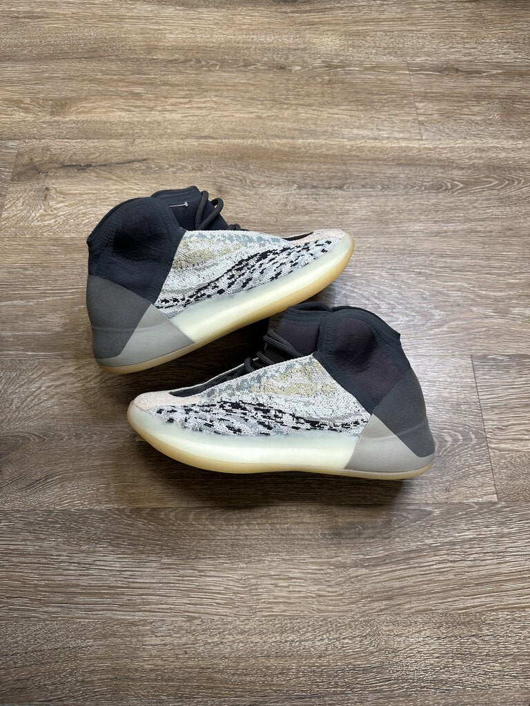 Preowned Yeezy QNTM Size 5.5
