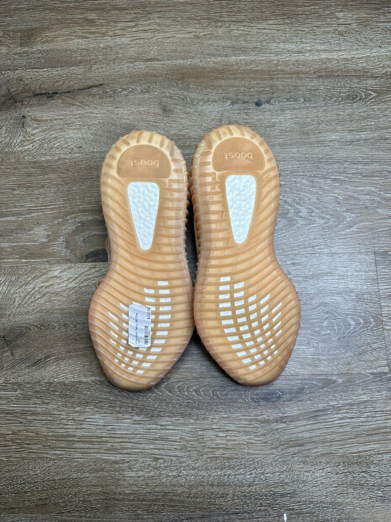 Preowned Yeezy 350 Clay sz.9