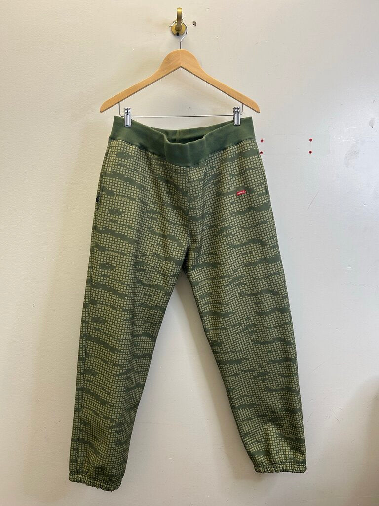 New Supreme Digital Camo Windbreaker Pants size L