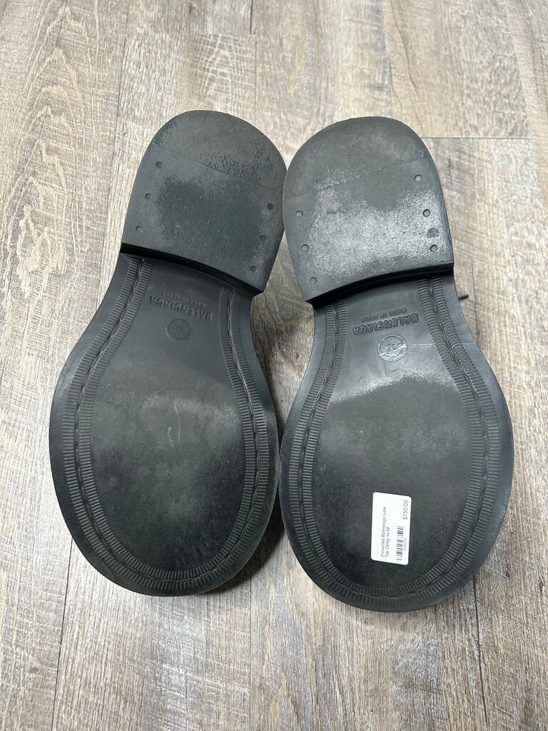 Preowned Balenciaga Low Top Derby sz.42