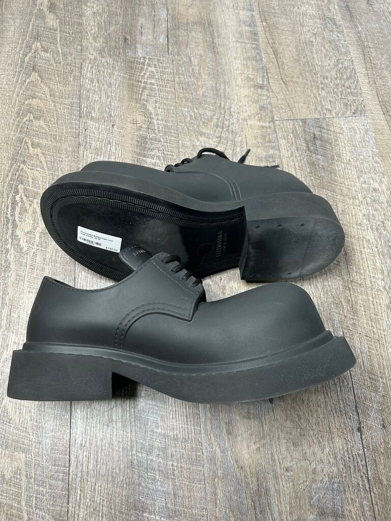 Preowned Balenciaga Low Top Derby sz.42