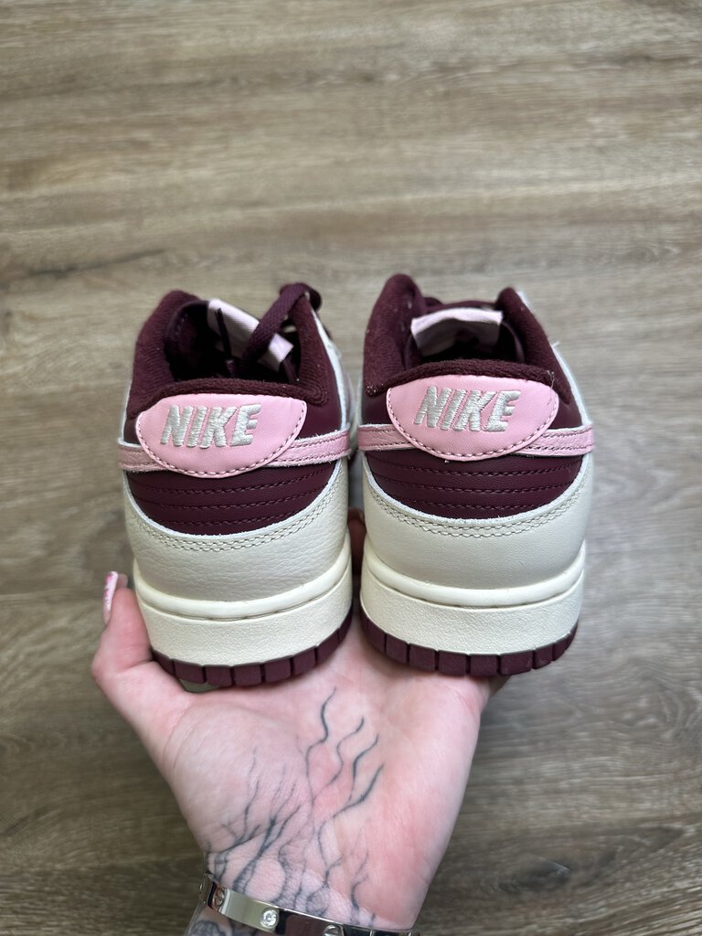 New Dunk Low Valentine Size 9.5 (No Box)