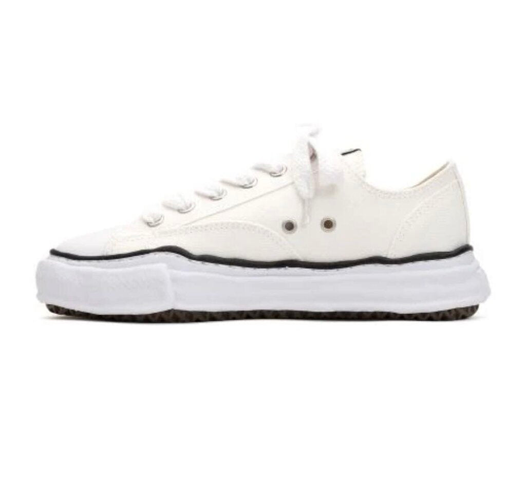 New MMY Converse Low White Size 40