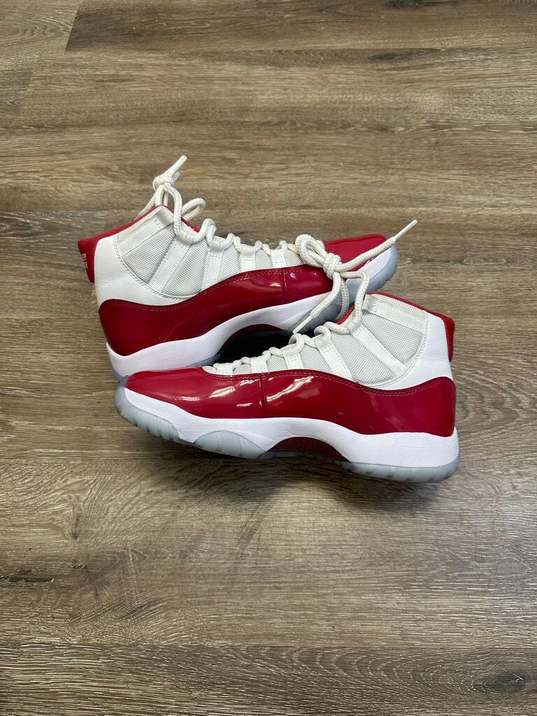 Preowned Jordan 11 Cherry sz.8(NO BOX)
