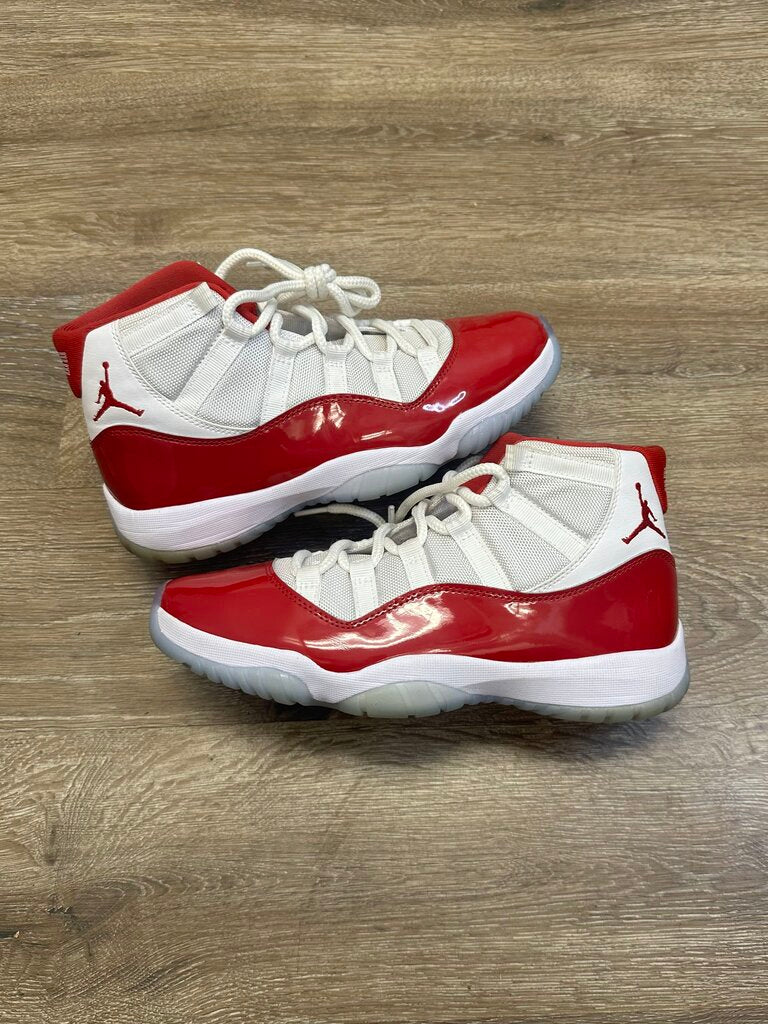 Preowned Jordan 11 Cherry sz.8(NO BOX)