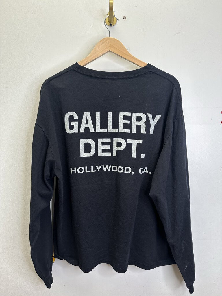 Preowned Gallery Dept. Black Tee Size Large