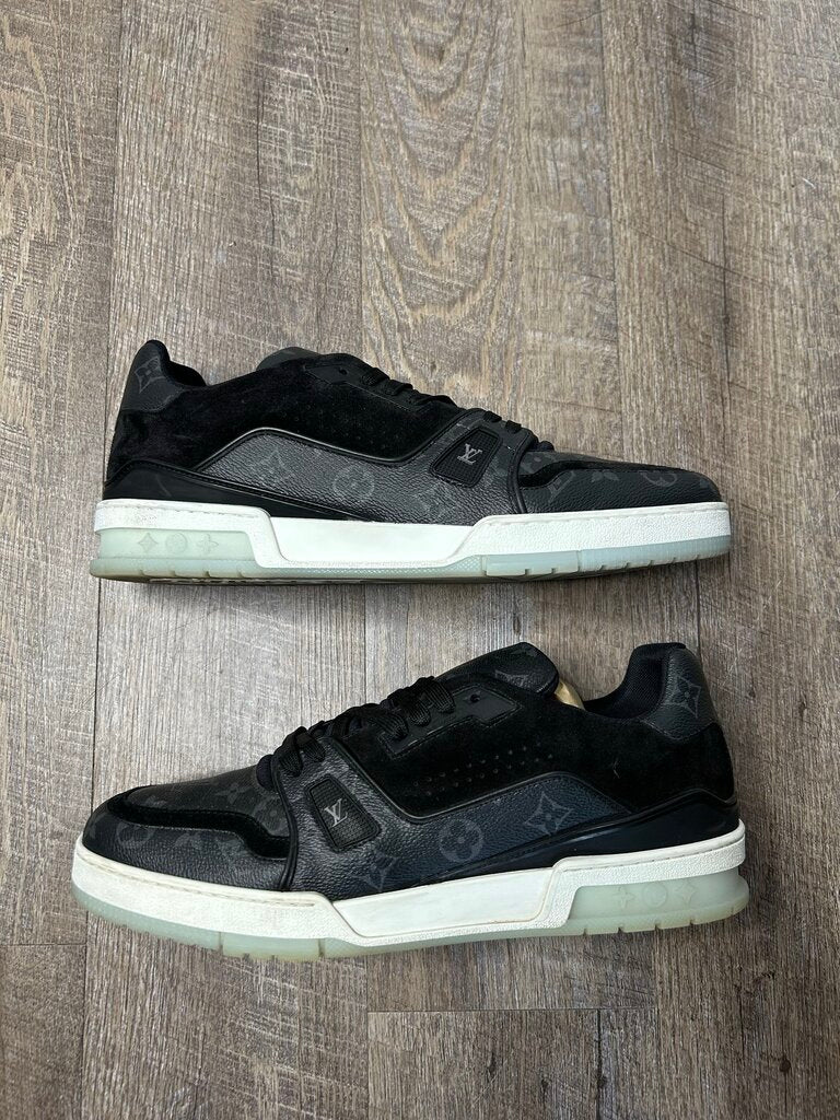 Preowned Louis Vuitton Trainer Black sz.11LV(13M)(NO BOX)