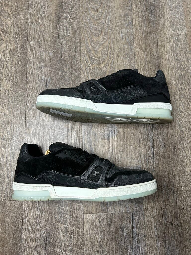 Preowned Louis Vuitton Trainer Black sz.11LV(13M)(NO BOX)