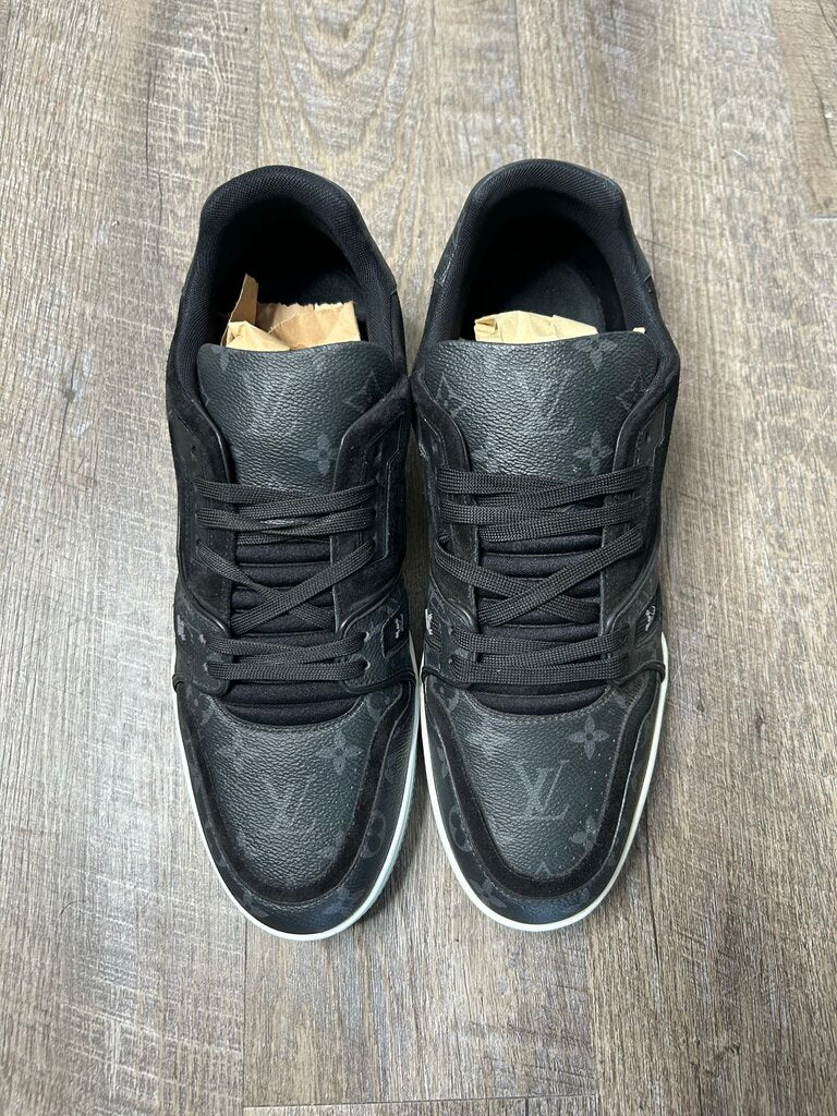 Preowned Louis Vuitton Trainer Black sz.11LV(13M)(NO BOX)