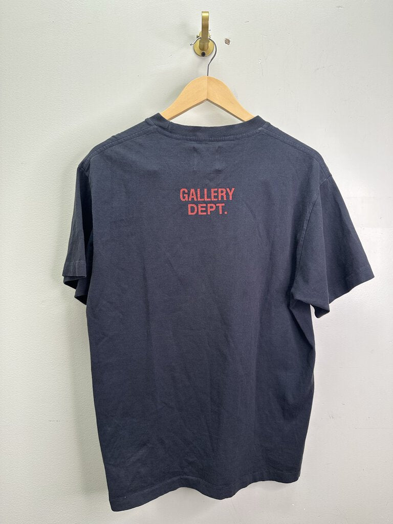 Preowned Gallery Dept. Navy Stop Being racist tee Size Medium
