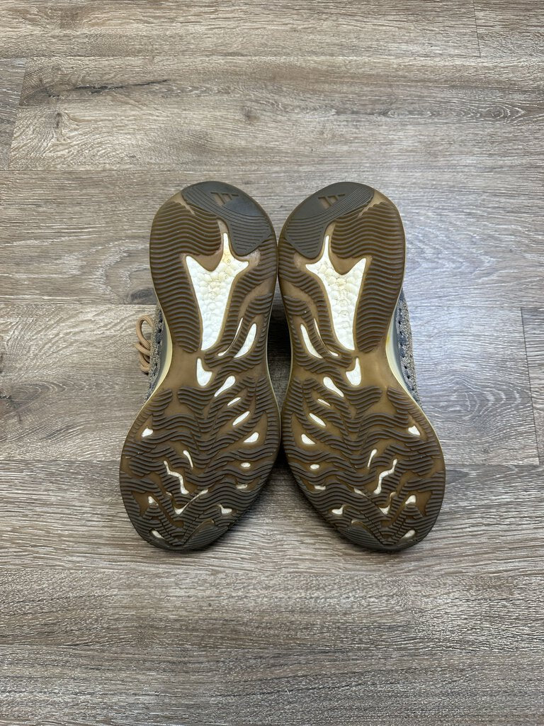 Preowned Yeezy 700 Tan Size 10