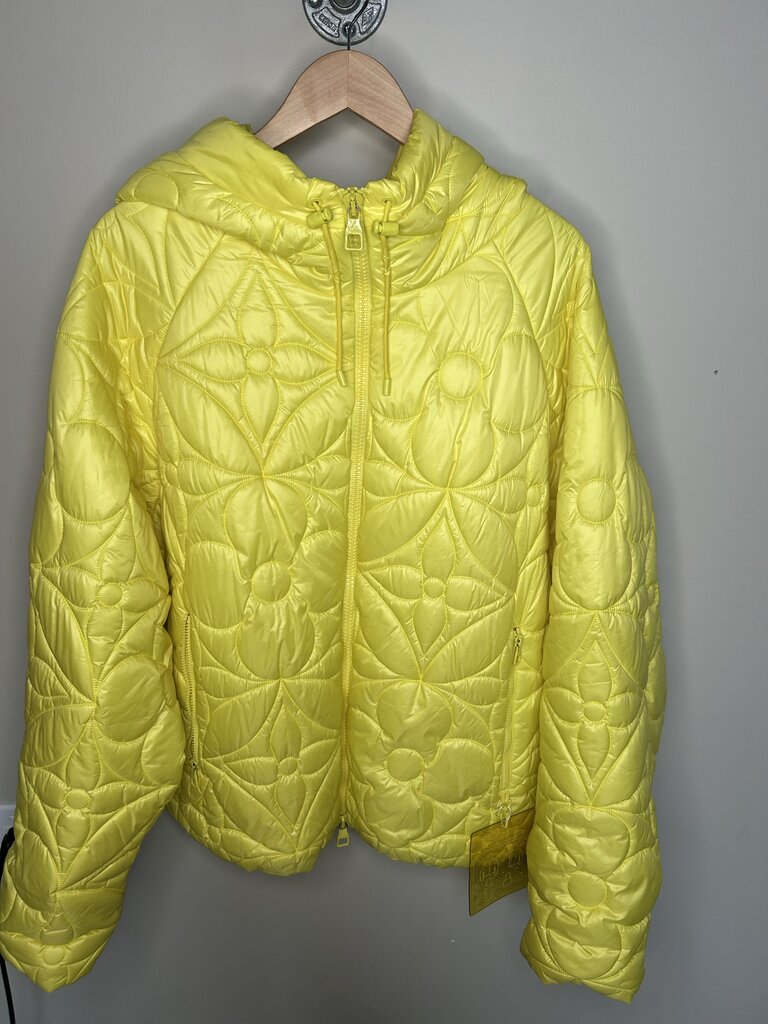 Preowned Louis Vuitton Floral Puffer Zip Yellow sz.56