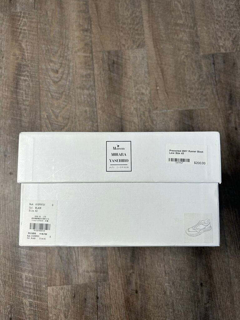 Preowned MMY Runner Black Low Size 43