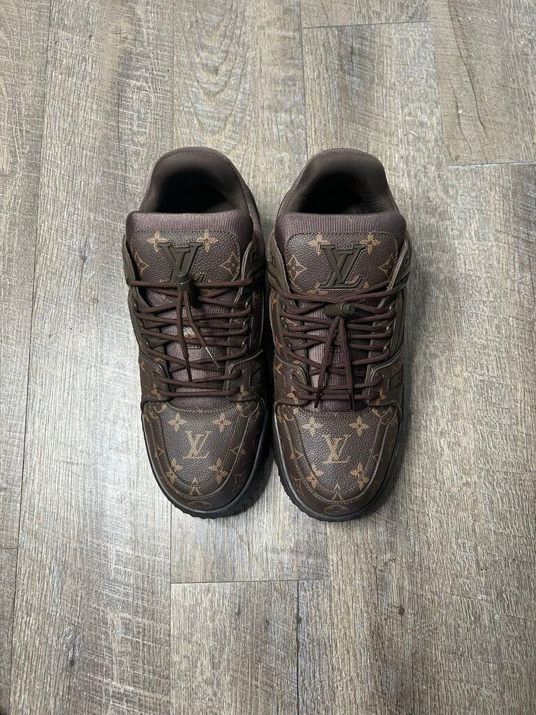 Preowned Louis Vuitton Maxi Brown Monogram Size 11LV (13M) (No Box)