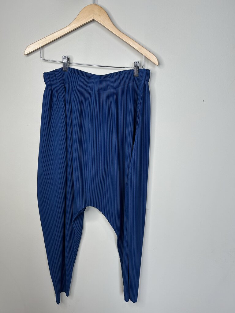 Preowned Issey Miyake Blue Pants size 3 (M/L)
