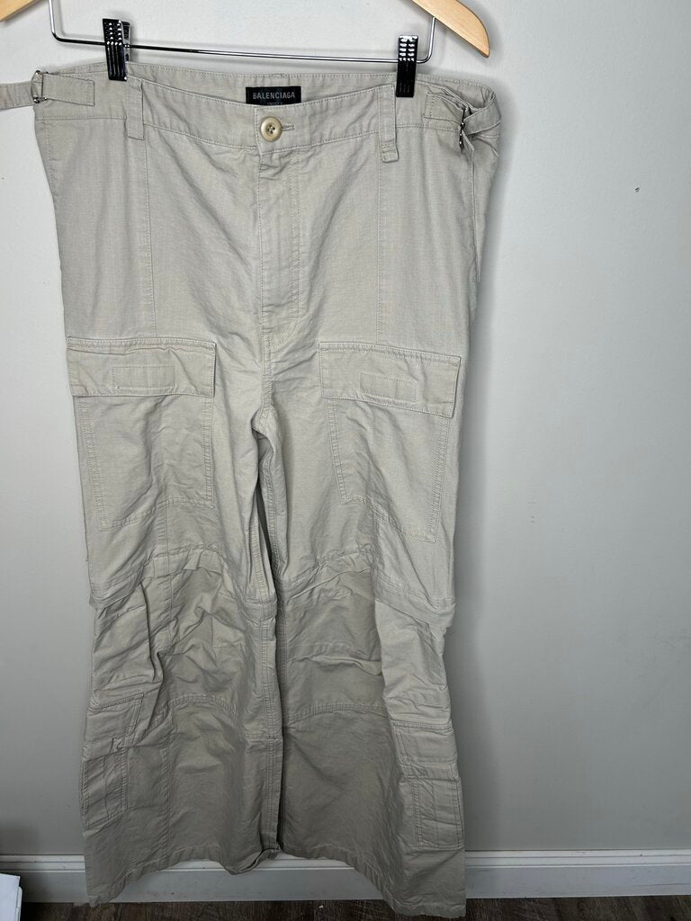 Preowned Balenciaga Cream Flare Cargo Size Large