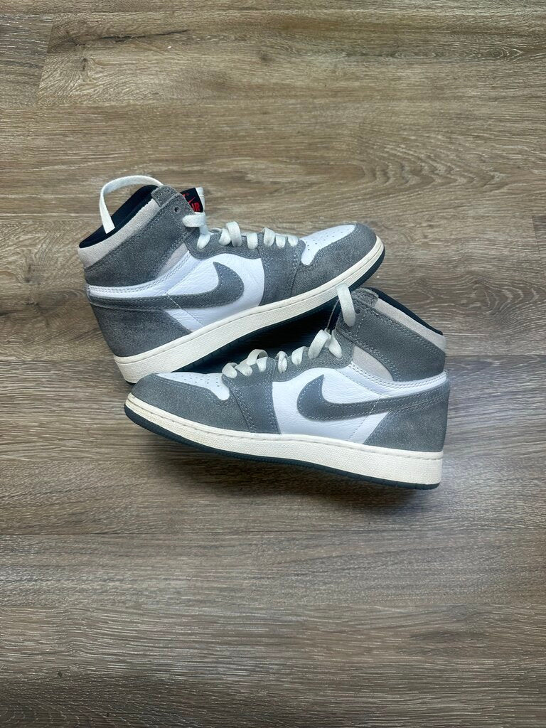 Preowned Jordan 1 Grey Suede Size 4Y