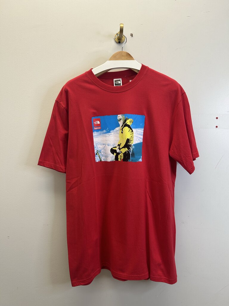 New Supreme TNF Red Snow Tee Size Large