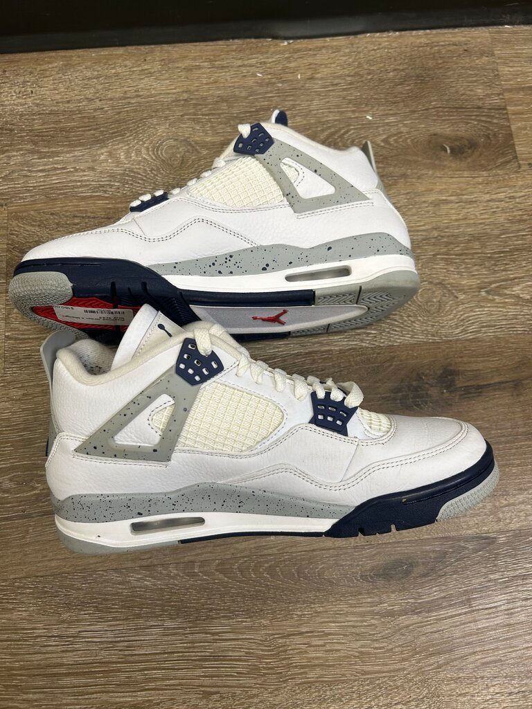 Preowned Jordan 4 Midnight Navy Sz.8.5