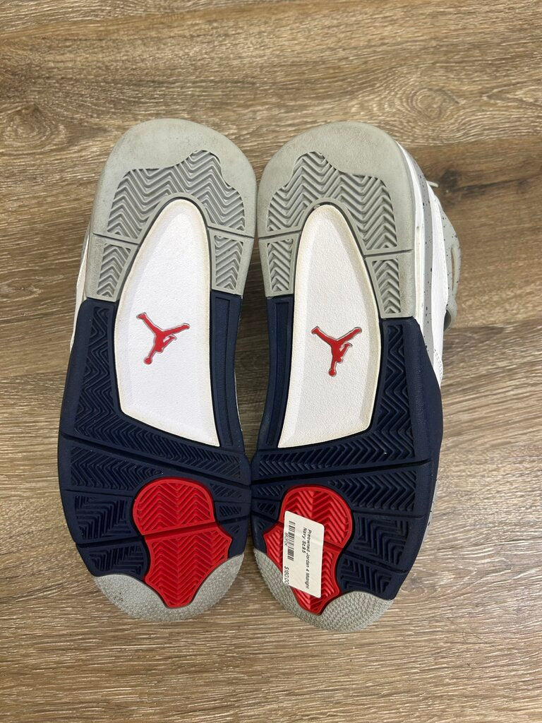 Preowned Jordan 4 Midnight Navy Sz.8.5