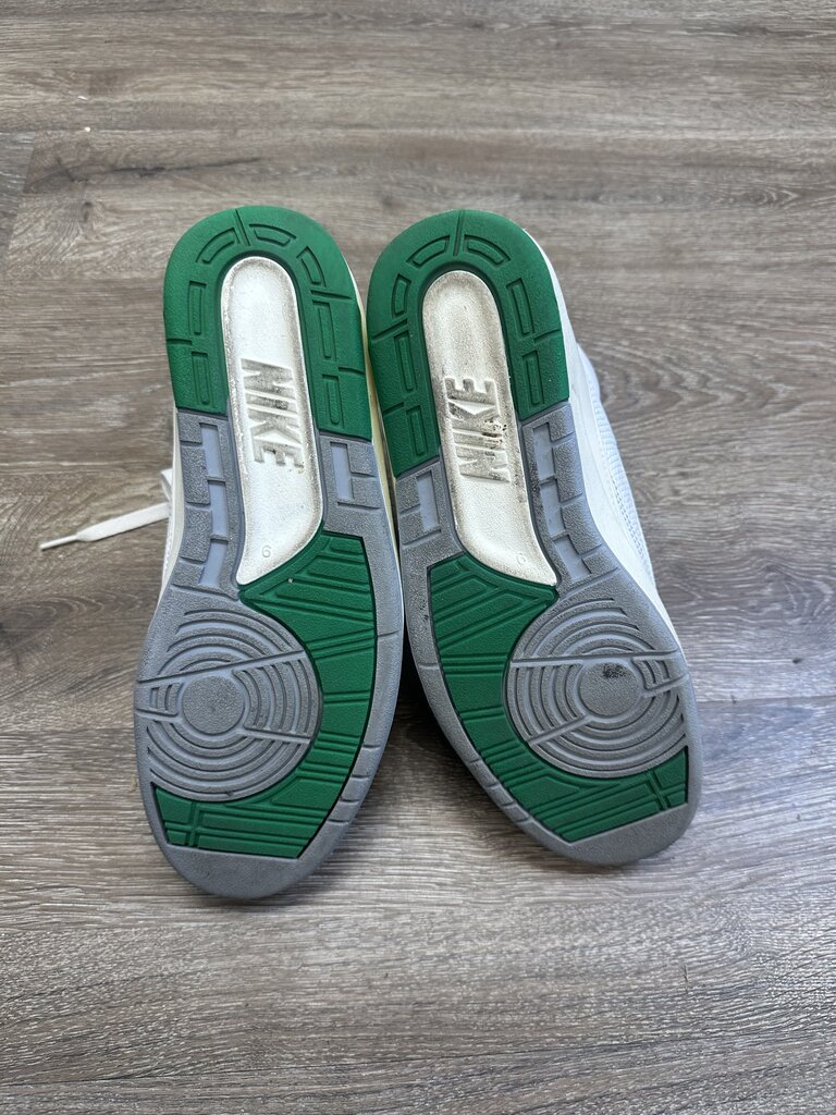 Preowned Jordan 2 Lucky Green Size 9