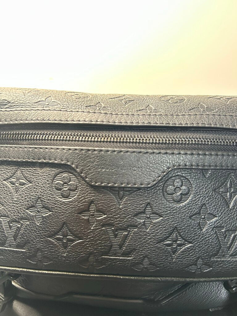 Preowned Louis Vuitton Black Voyager Messenger
