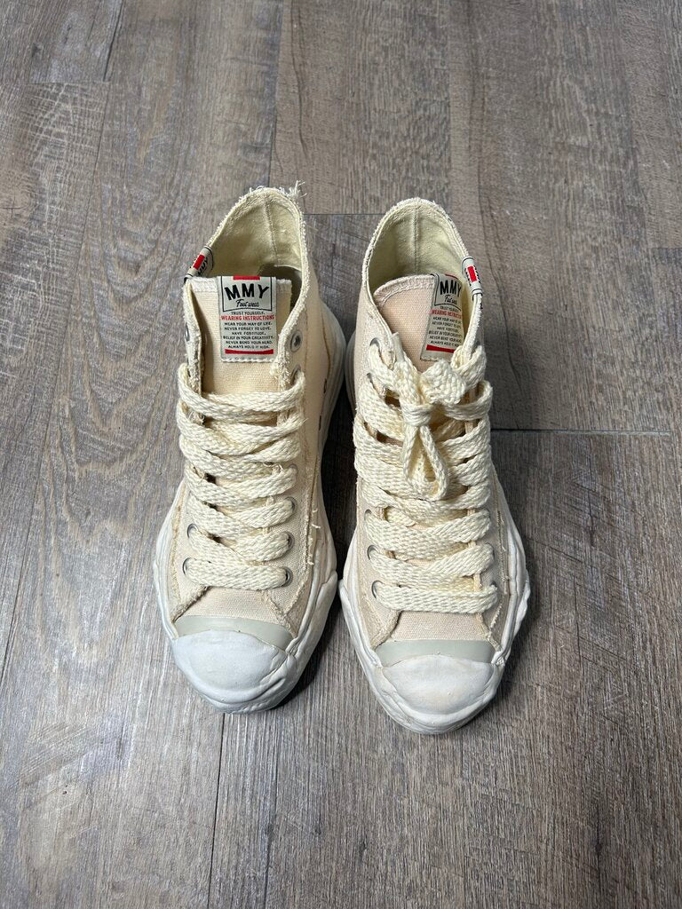 Preowned MMY Converse High Cream Size 41