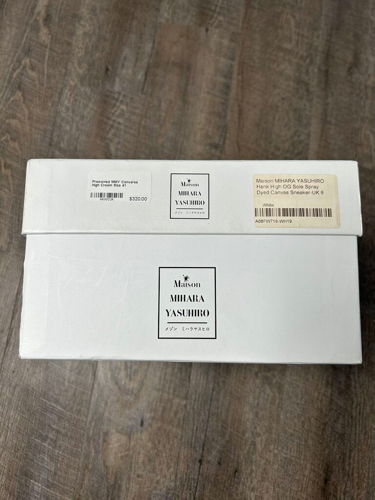 Preowned MMY Converse High Cream Size 41