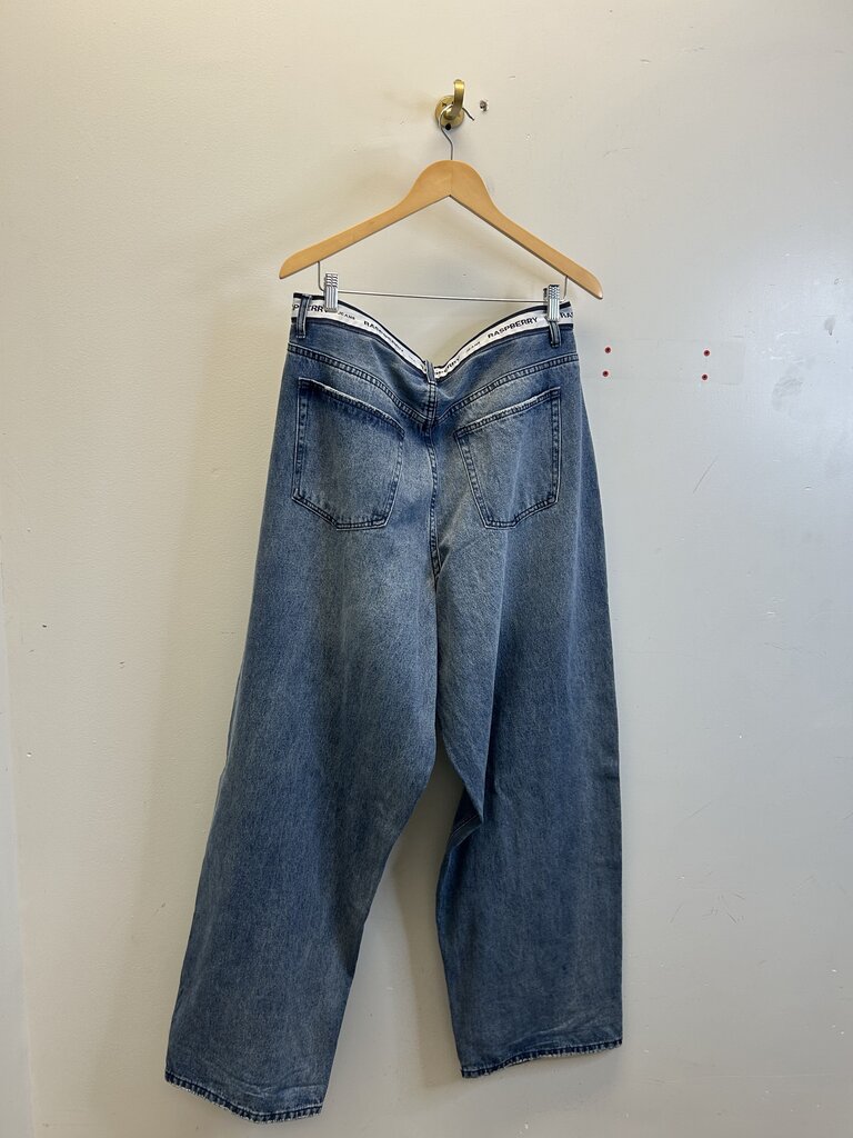 New GV Raspberry Baggy Lightwash Jeans size S