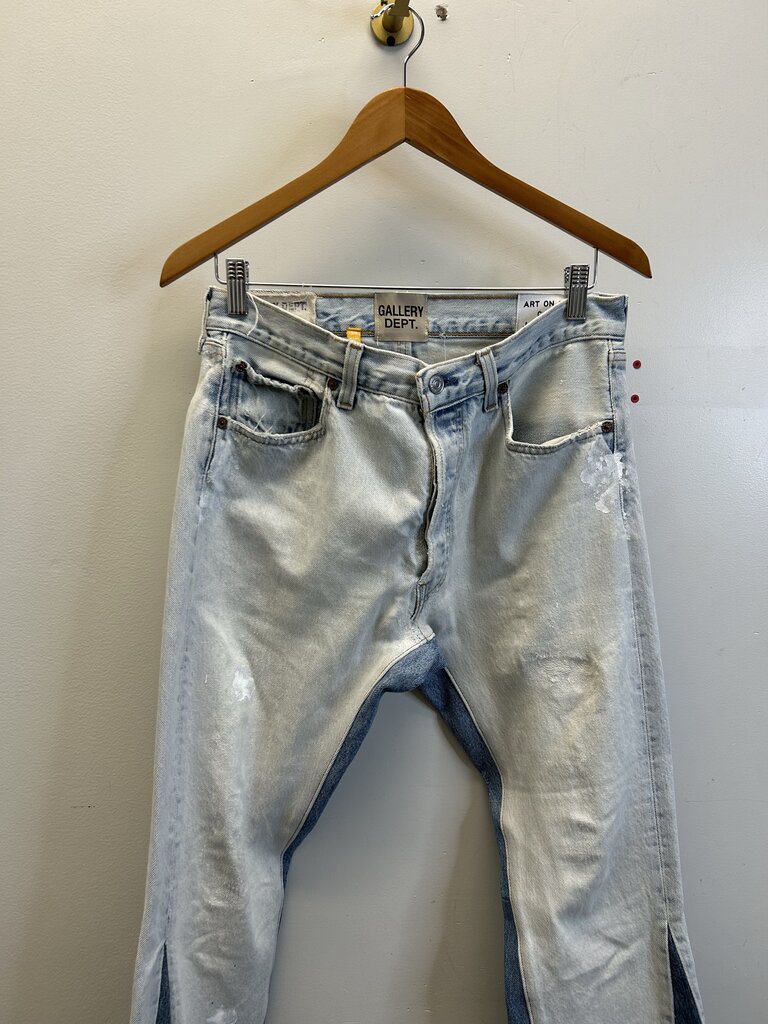 Preowned Gallery Dept. Lightwash Flare Denim Size 30