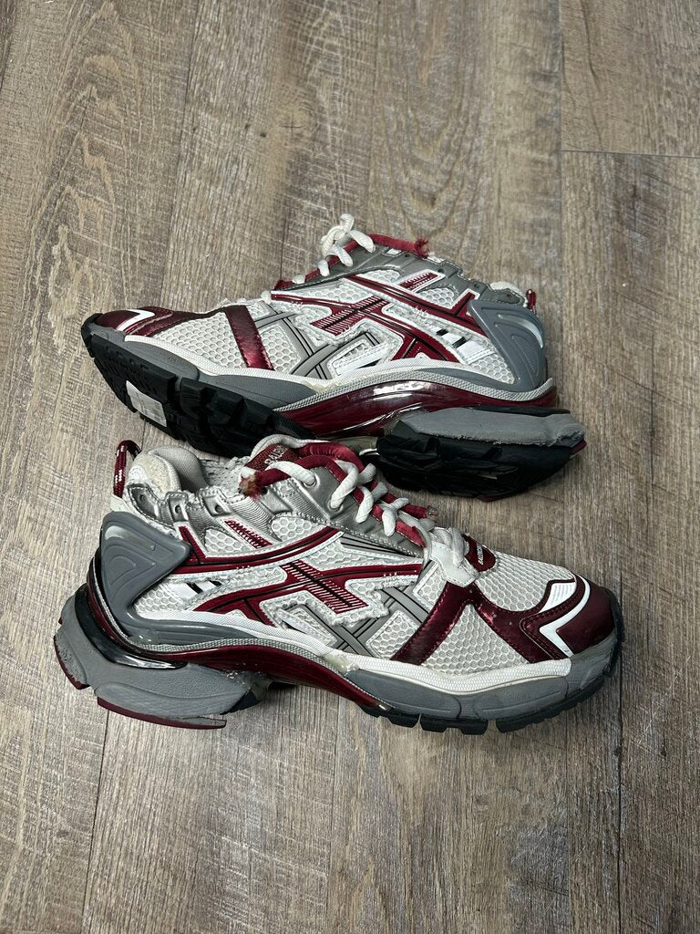 Preowned Balenciaga Runner Maroon Sz.42 (No Box)