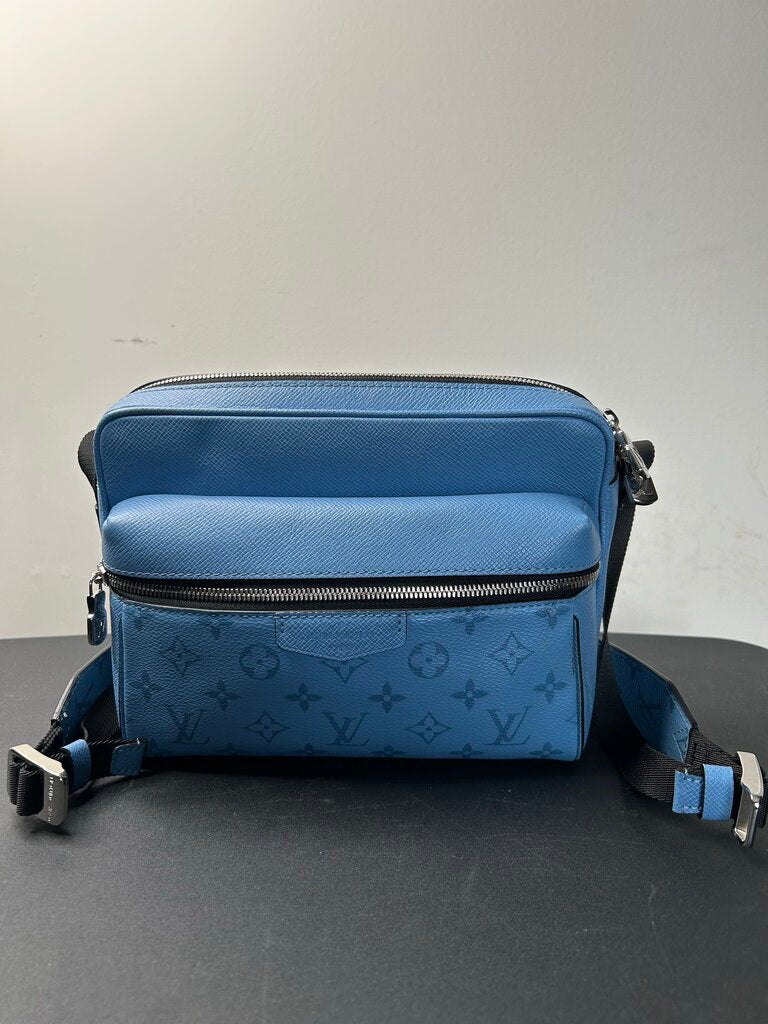 Preowned Louis Vuitton Baby Blue Monogram Messenger