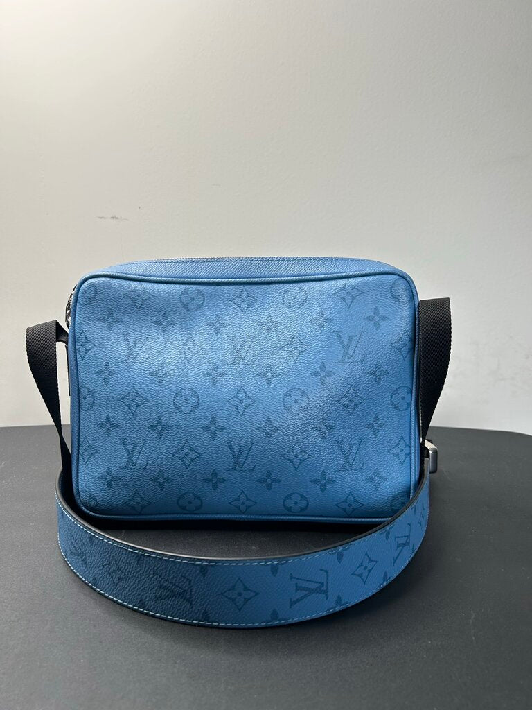 Preowned Louis Vuitton Baby Blue Monogram Messenger