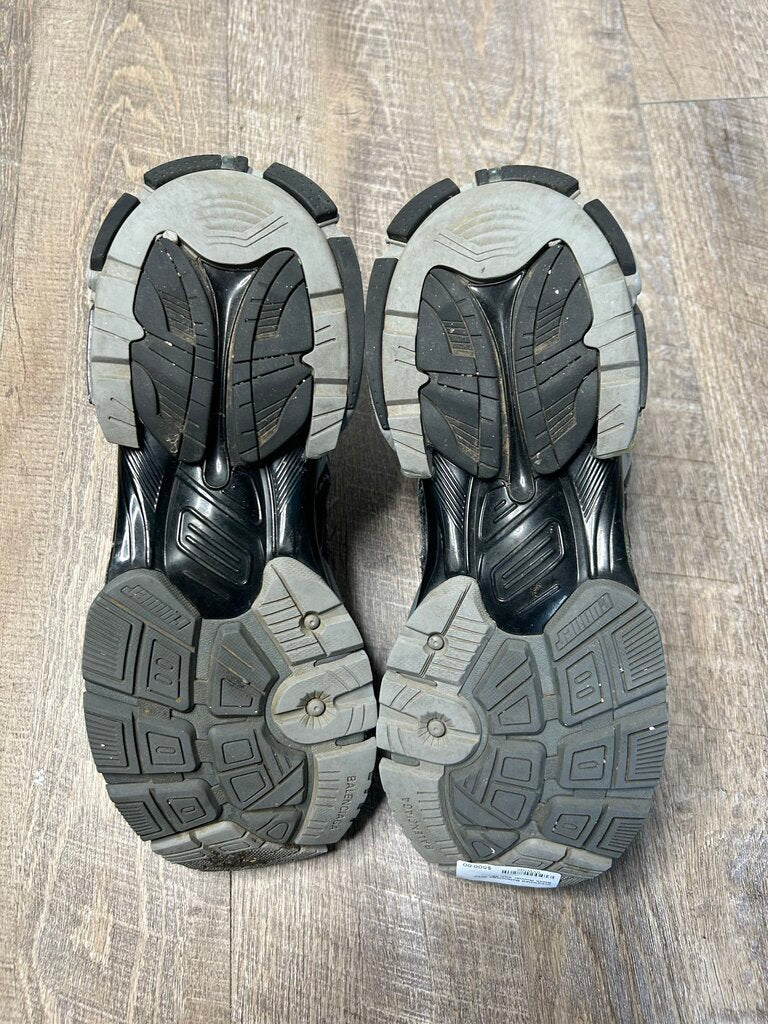 Preowned Balenciaga Grey Black Runner size 46