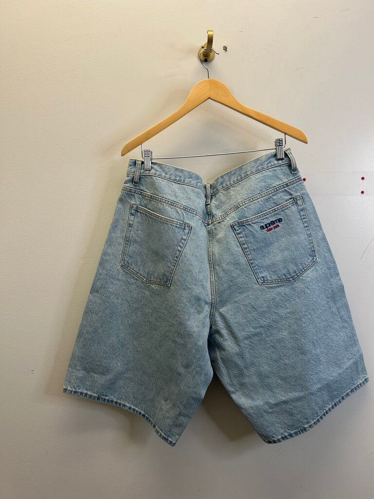 New Supreme Lightwash Denim Short sz.36