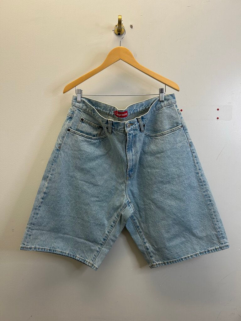 New Supreme Lightwash Denim Short sz.36