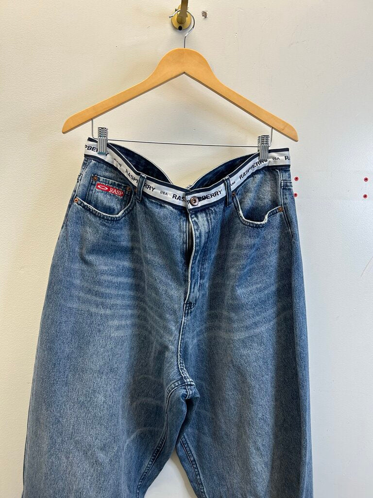 Preowned Gv Gallery Lightwash Denim Size Large
