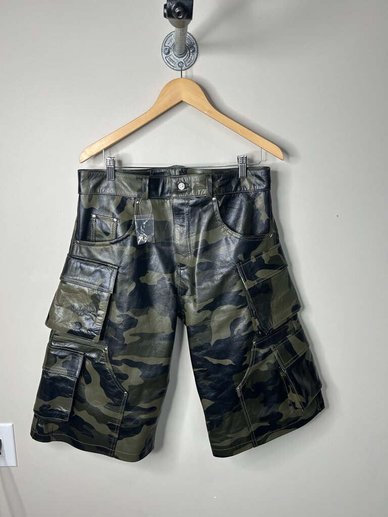 New NYRVA Camo Leather Cargo Shorts Size 30