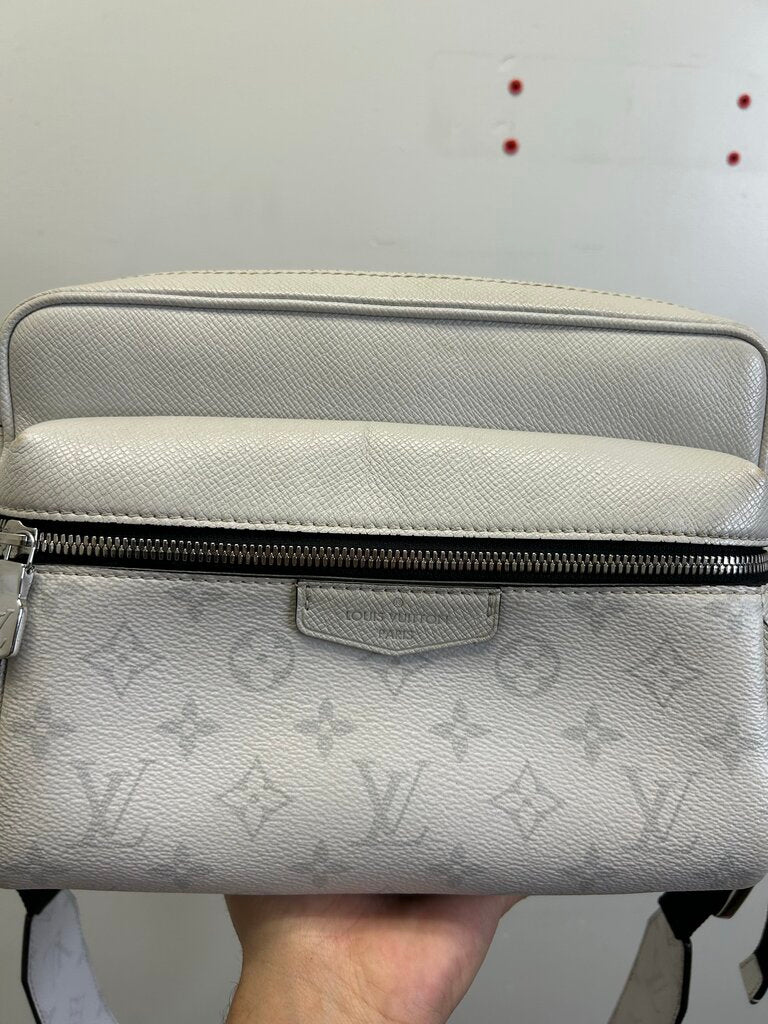 Preowned Cream LV Messenger Bag