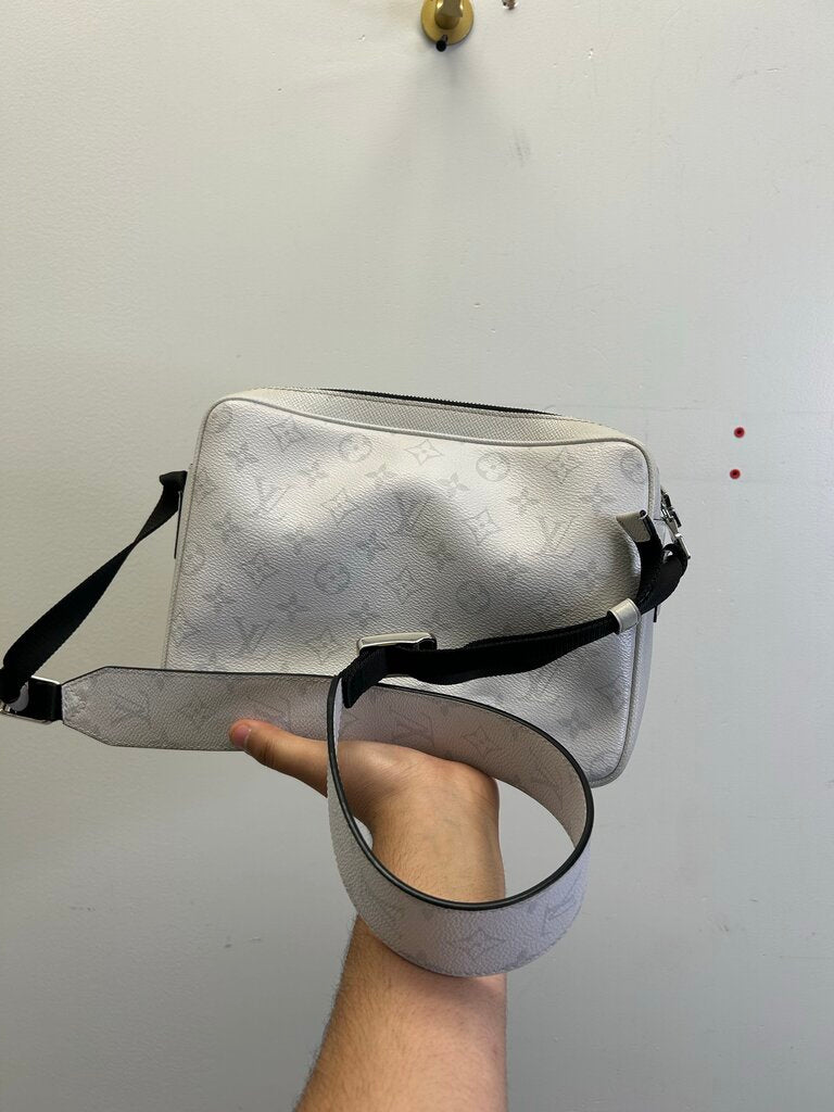Preowned Cream LV Messenger Bag