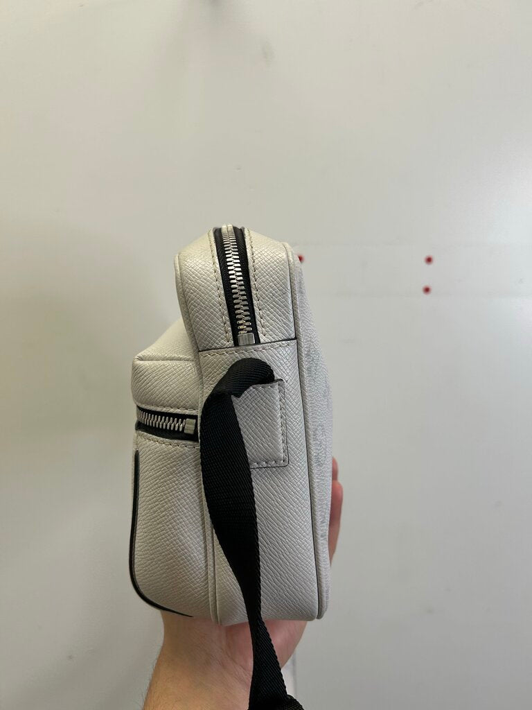 Preowned Cream LV Messenger Bag