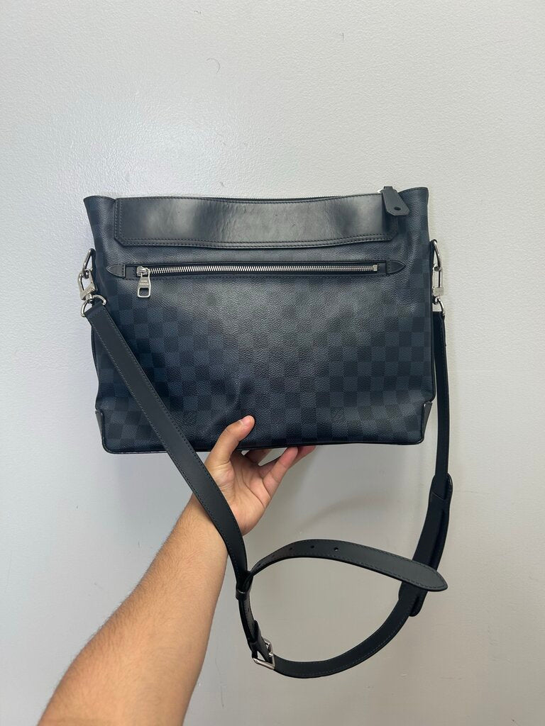Preowned Louis Vuitton Messenger Blue Damier