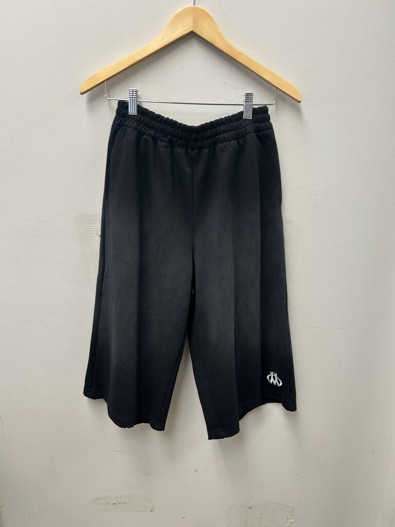 New HMDD Black Long Shorts Size Small
