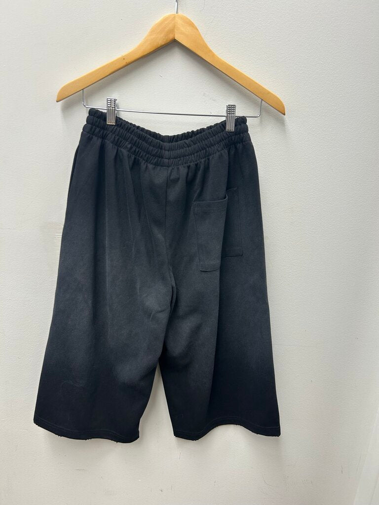 New HMDD Black Long Shorts Size Small