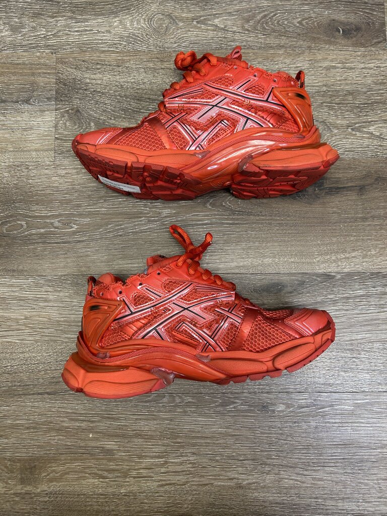 Preowned Balenciaga Runner Triple Red sz.40