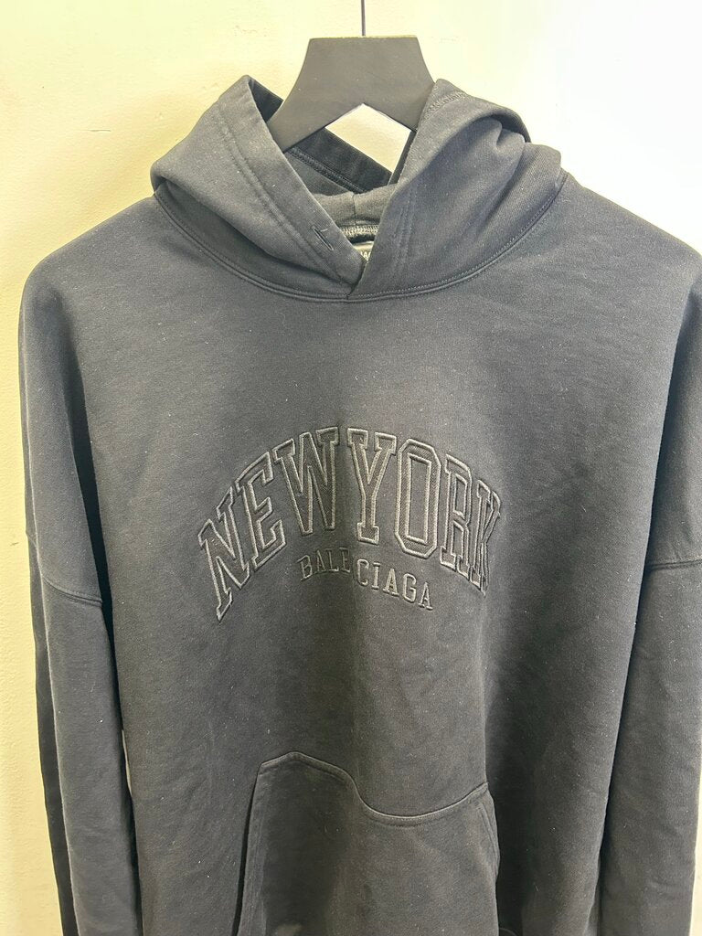 Preowned BB Black NY Hoodie size 3(XL)