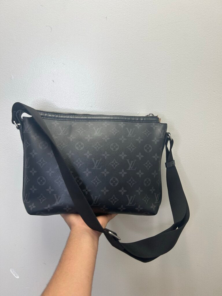 Preowned Louis Vuitton Zipper Monogram Black Side Bag