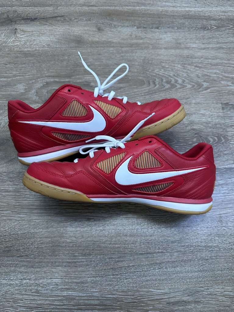 Preowned Nike Gato Supreme Red size 12