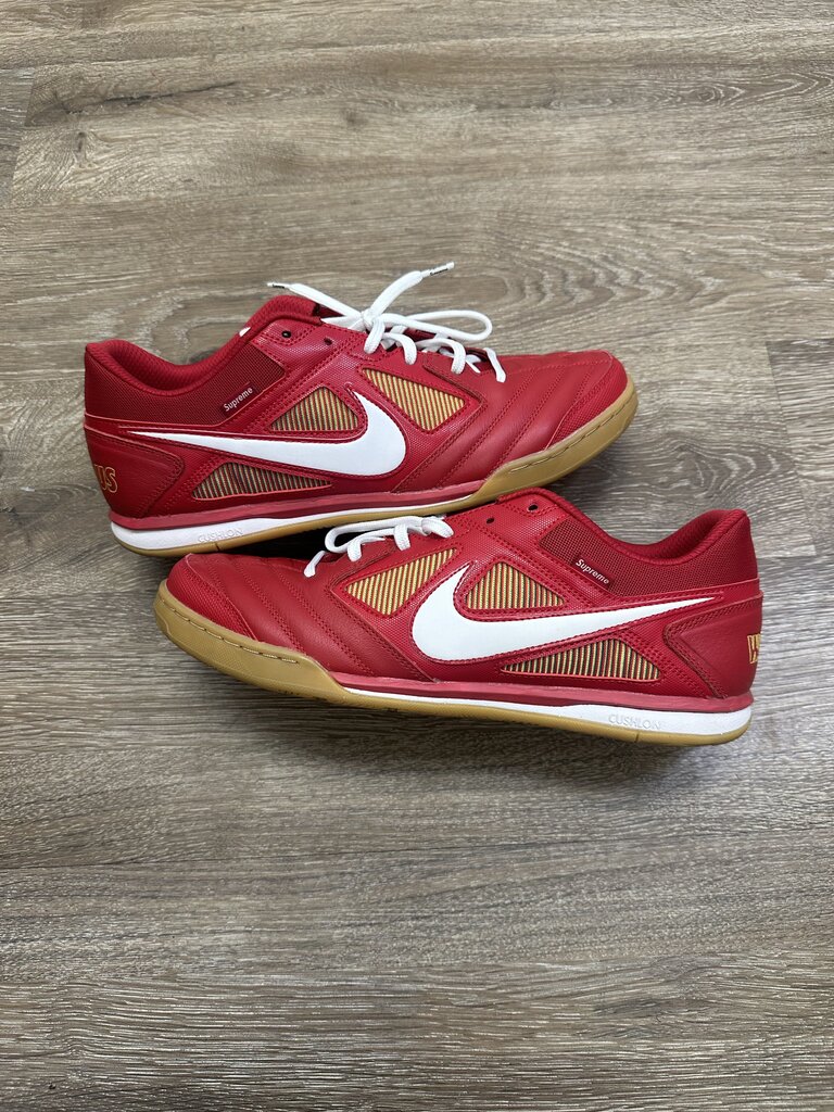 Preowned Nike Gato Supreme Red size 12